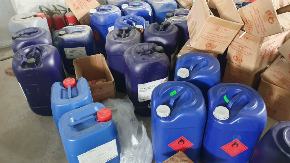 Hà Nội: Triệt phá đường dây sản xuất, kinh doanh số lượng lớn nước giặt giả mạo nhãn hiệu