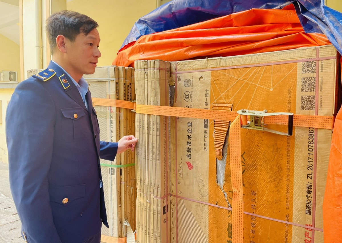 Vĩnh Phúc: Xử phạt doanh nghiệp kinh doanh gạch men nhập lậu